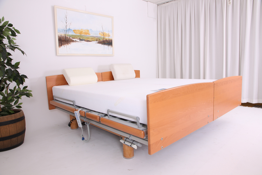 Hoog-laag bed  qqq10211022 Belletto 3080 MA Twee- persoons zorgbed uit voorraad. 2 x 90 x 210